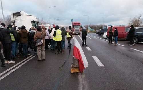Польський уряд почав переговори з протестувальниками - INFBusiness