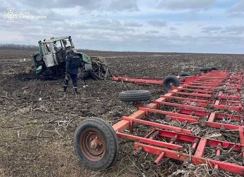 На Харківщині в полі підірвався трактор - INFBusiness