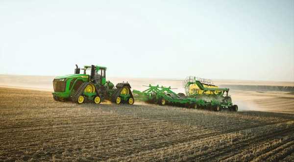 John Deere презентувала свій найпотужніший трактор та оновлену модель комбайна - INFBusiness