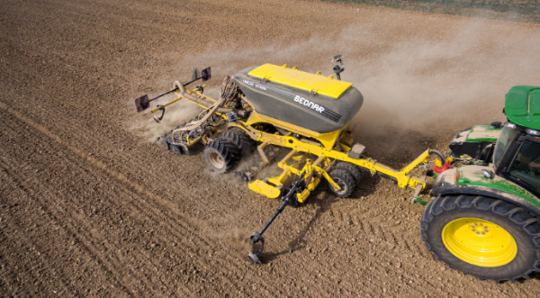 В Україні з'явилася сівалка OMEGA OO 3000 L від BEDNAR - INFBusiness