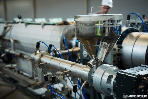 "Планета Пластик" перезапустила випуск продукції, використовуючи сонце, після руйнування підприємства. - INFBusiness