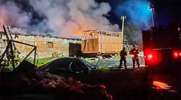 У селі Лисича Балка, що на Черкащині, вночі 30 жовтня через російську збройну агресію спалахнула пожежа на території фермерського господарства. На Черкащині внаслідок удару росіян зайнялася ферма. - INFBusiness