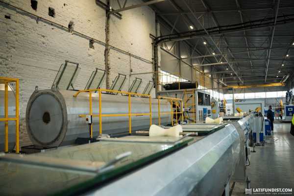 "Планета Пластик" перезапустила випуск продукції, використовуючи сонце, після руйнування підприємства. - INFBusiness