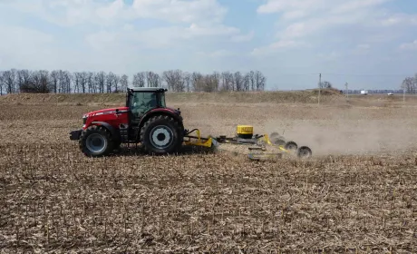 Strip Tillage and Corn Residue Management: A Season’s Experience