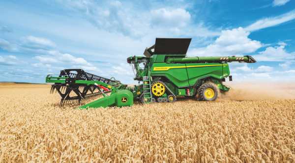 John Deere встановив новий рекорд, відвантаживши одному клієнту 20 кормозбиральних комбайнів.