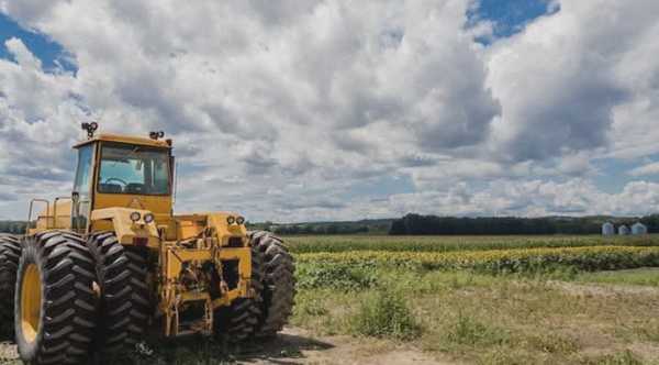 Аграрії Прикарпаття отримали 32 мільйони гривень компенсації за українську сільськогосподарську техніку.