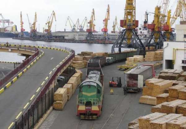 Українська залізниця встановила обмеження на транспортування вантажів до припортових станцій в Одеській області.