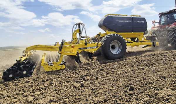 Використання глибокорозпушувача BEDNAR TERRALAND PROFI з бункерами COMBO SYSTEM для точкового внесення добрив