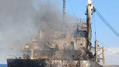 Торгове судно, що потрапило під російську атаку, затонуло біля узбережжя Одеси.