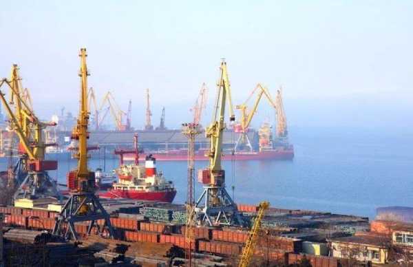 Російські атаки на порти ускладнюють вивезення українського зерна Чорним морем.
