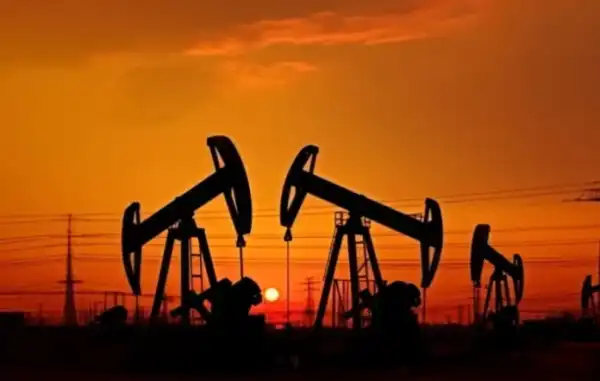 Сумнівне, що саме тут треба було переписати. Нафта Brent подолала позначку в 100 доларів за барель через напади хуситів на судна в Червоному морі.