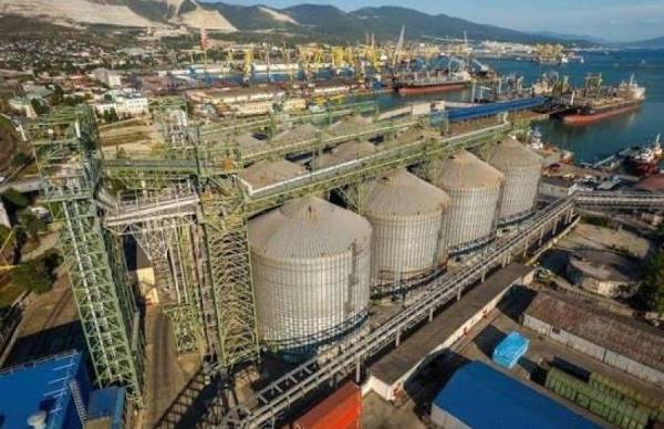 Дрони атакували Новоросійськ: Росія зупинила роботу двох зернових терміналів