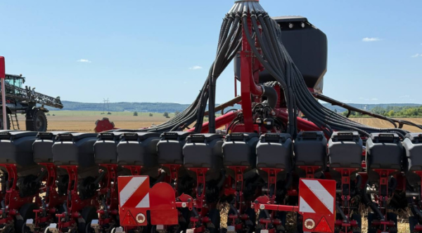 HORSCH вперше показав новий агрегат для посіву з просапною секцією для дрібнорядкового висіву