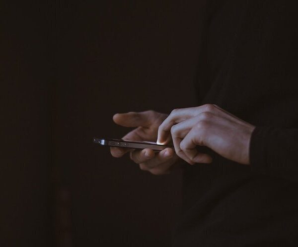 Викрадений телефон: як знайти за IMEI