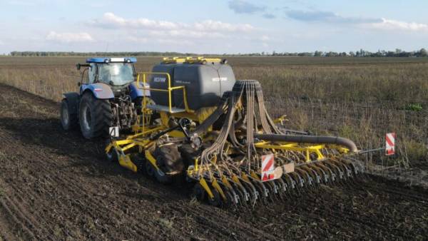 На полях України розпочато сівбу озимих зернових