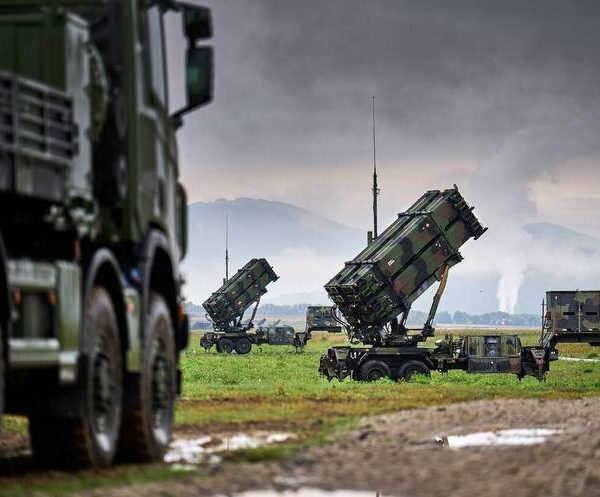 Українські ППО Patriot збивають російські ракети: Bloomberg