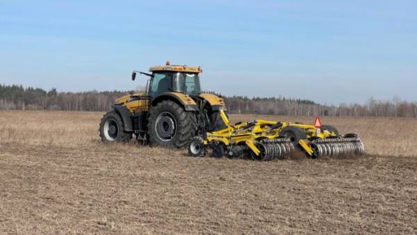 Українські аграрії придбали ювілейний 400-й дискатор BEDNAR
