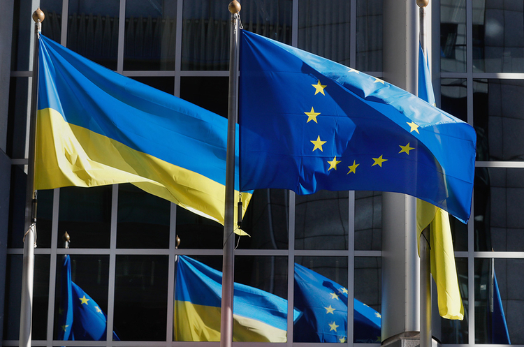 Китайські авіакомпанії скоротять витрати на $27 мільярдів через зростання цін на пальне