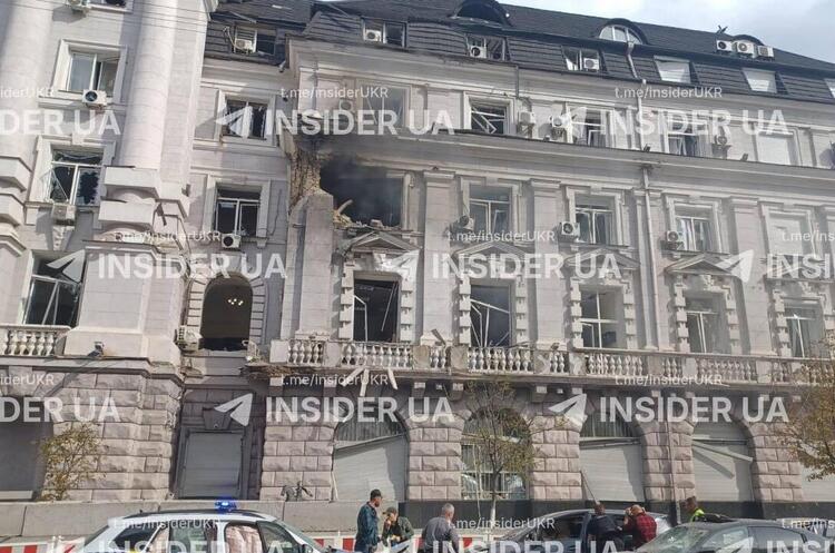 Російський дрон влучив у центральну будівлю СБУ в Києві: цілили в кабінет Поклад